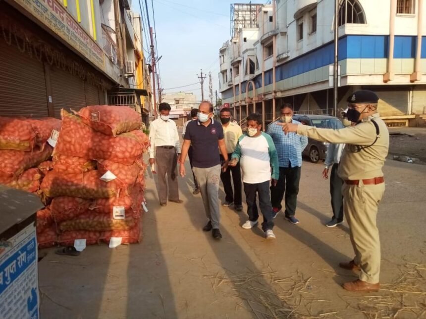 आकाशगंगा सब्जी मार्केट में नगर निगम की बड़ी कार्रवाई: 69 बोरी आलू जब्त…. निगम की टीम को देख कई दुकानदार भागे