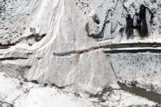 भारत-चीन सीमा में ग्लेशियर टूटा, 391 को बचाया, छह की मौत, मुख्यमंत्री ने किया हवाई निरीक्षण