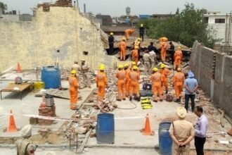 पंजाब में बड़ा हादसा : लुधियाना में फैक्टरी की इमारत ढही, तीन की मौत, कई फंसे, एनडीआरएफ बचाव में जुटी