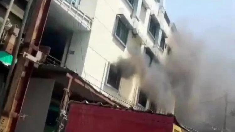 अस्पताल में लगी आग, 80 मरीजों को किया गया शिफ्ट, चार झुलसे