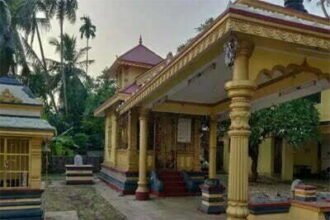 तीन दोस्तों ने मंदिर के दानपात्र में डालीं आपत्तिजनक चीजें, एक की मौत के बाद कबूला जुर्म