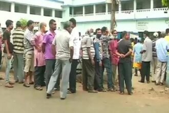 हिंसक झड़प में 4 लोगों की मौत, पहली बार वोट डालने आए युवक को भी मारी गोली