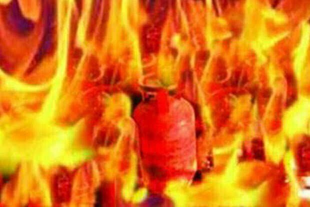 गैस सिलेंडर फटने से बड़ा हादसा, एक ही परिवार के छह लोग मरे