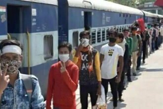 पाबंदियों के साथ ही शुरू अफवाहों का दौर, मुंबई से पलायन करने की तैयारी में मजदूर