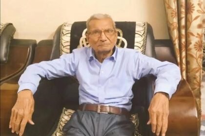नमन: कोरोना संक्रमित बुजुर्ग ने युवक के लिए छोड़ा बेड, कहा- मैंने जिंदगी जी ली, इनके बच्चे अनाथ हो जाएंगे