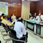 गृहमंत्री ताम्रध्वज साहू के निर्देश पर एक प्रतिनिधि मंडल ने कलेक्टर नरेन्द्र भूरे से की मुलाकात, कोरोना के खिलाफ लड़ाई में हर संभव सहयोग का आश्वासन