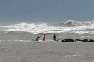 गलती से लांघी पाकिस्तान की सीमा, समुद्र में रास्ता भटक गया शख्स, पिता ने मांगी मदद