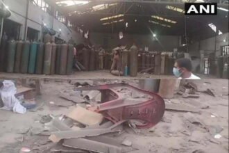 रिफिलिंग के दौरान ऑक्सीजन प्लांट में फटा सिलेंडर, एक मजदूर की मौत, दो घायल