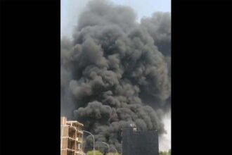 नोएडा के सेक्टर 63 की झुग्गियों में लगी आग, जलकर खाक हुईं कई झोपडिय़ां, दो बच्चों की मौत