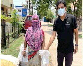 संकट की घंड़ी में मां शारदा सामर्थ्य चैरिटेबल ट्रस्ट जरूरतमंदो की कर रहा मदद… सैकड़ों लोगों को बांटा सूखा राशन किट