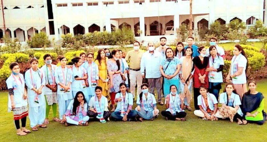 अंतराष्ट्रीय नर्स दिवस: एसआर हॉस्पिटल चिखली दुर्ग में बैंड बाजे से किया नर्सों का स्वागत… चेयरमेन संजय तिवारी ने कहा मानव जीवन के लिए नर्स देवदूत की तरह