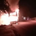 लखनऊ-अयोध्या हाइवे पर आग का गोला बनी बस