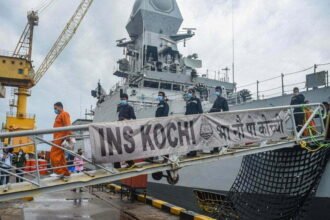 ताऊ ते तूफान: नौसेना ने समुद्र में फंसी 184 जिंदगियों को बचाया