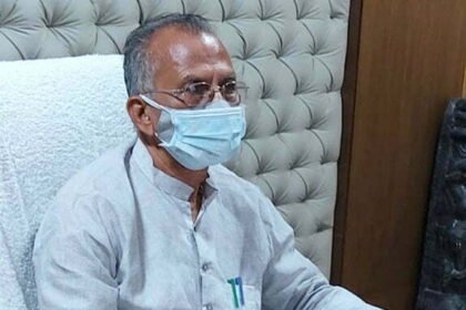 तीसरी लहर का खतरा: गृहमंत्री ताम्रध्वज साहू ने ली प्रभार जिलों के अधिकारियों की वर्चुअल बैठक