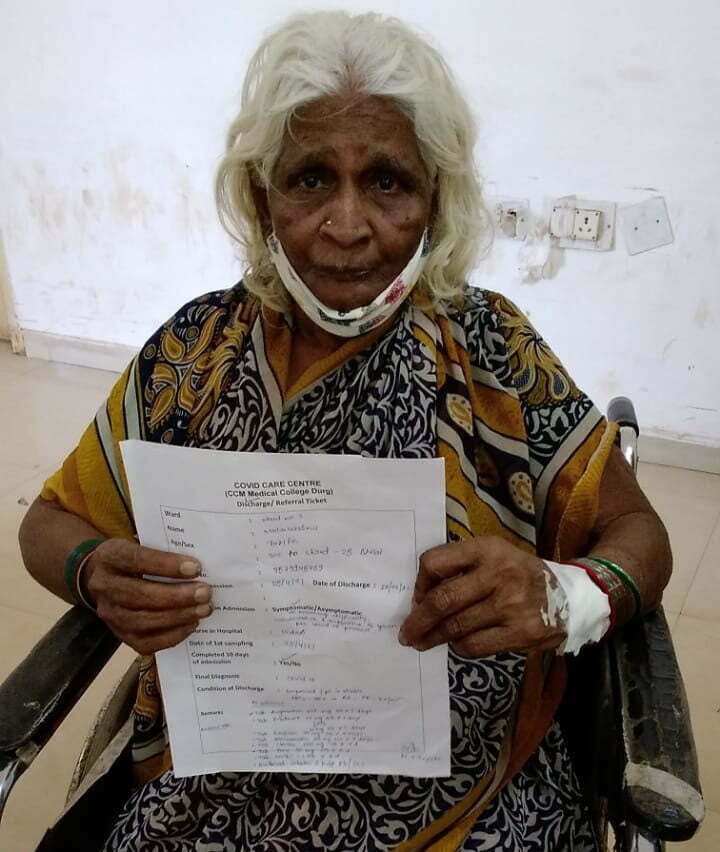 कोविड पॉजिटिव 70 वर्षीय महालक्ष्मी की कहानी: जब आई तब आक्सीजन लेवल 50 था अब 96 तक पहुंचा… 20 दिन बाद अब हुई डिस्चार्ज