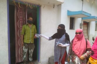 कोरोना संक्रमण की रोकथाम के लिये मितानीने घर-घर दे रही हैं दस्तक…. लक्षण वाले व्यक्तियों की जुटा रही है जानकारी