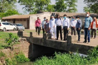 सफाई का निरीक्षण करने पहुंच विधायक वोरा व महापौर बाकलीवाल, अधिकारियों से कहा- बारिश से पूर्व करा लें नालों की सफाई