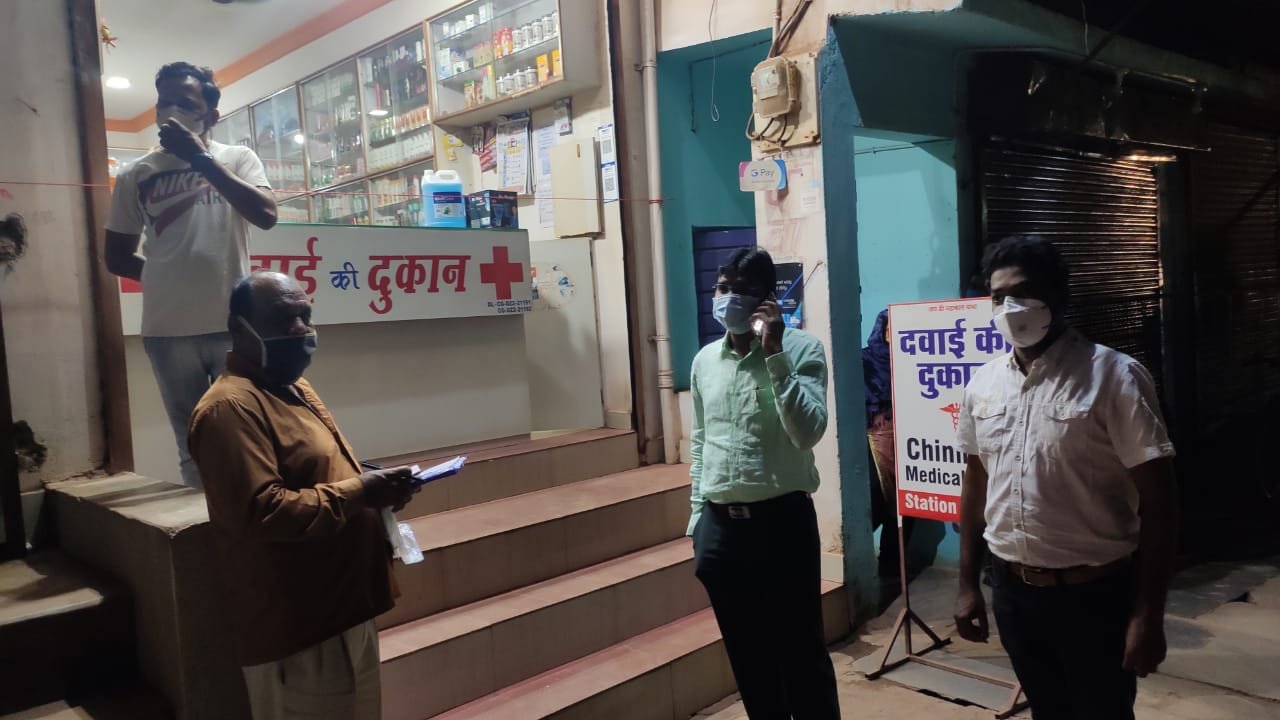 Officer to observe lockdown on the road… Commissioner stopped after seeing a crowd in the medical shop