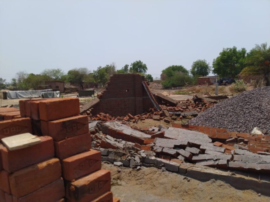बीएसपी और रिसाली निगम की संयुक्त कार्रवाई.... लाॅकडाउन का फायदा उठाकर फौजी कर रहा था अवैध निर्माण.... 6000 वर्ग फीट में किए बाउंड्री वाल को तोड़ा