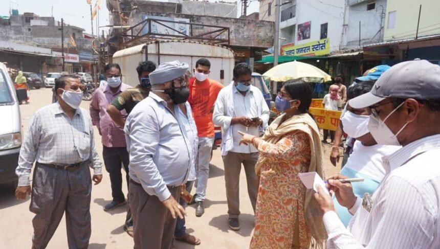 निगम और पुलिस की टीम ने किया पॉवर हाउस मार्केट का संयुक्त निरीक्षण… कई अनावश्यक दुकाने खुली मिली जिन्हें बंद कराया गया…. 10 व्यापारियो से वसूला जुर्माना