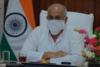 CM Baghel launches 18 Plus vaccination virtually…. Discussion with vaccination team in Durg and Raipur… advised to follow the rules to avoid corona