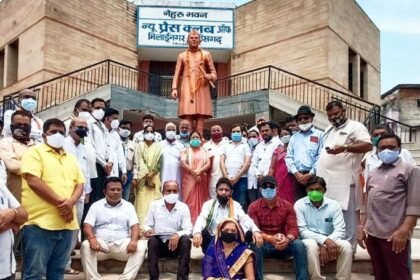 पंडित जवाहरलाल नेहरू की 57 वीं पुण्यतिथि: जिला कांग्रेस कमेटी भिलाई के पदाधिकारियों व कार्यकर्ताओं ने दी श्रद्धांजलि