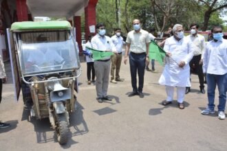 MLA Vora flagged off the start of Stop and Toko: Volunteer Volunteer, if not wearing a mask, will also show the benefits of vaccines