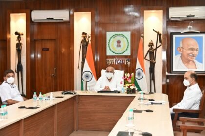 In a discussion with Mitannin and health workers, CM Baghel said - doctor is the form of God and Goddess who saves life