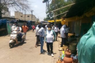 दुकानों में भीड़ न लगे निगम की मोबाइल टीम लगातार कर रही मॉनिटरिंग…. नियमों की अवहेलना करने वाले 33 लोगों पर लगा 13300 रुपए का जुर्माना