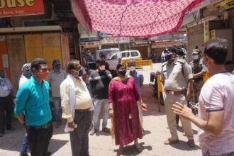 पावर हाउस मार्केट में दुकान खुलने की शिकायत, जोन आयुक्त के साथ टीम ने किया निरीक्षण… कपड़ा दुकान खुला होने और भीड़ पाए जाने पर 10000 रुपए जुर्माना