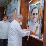 पूर्व प्रधानमंत्री को श्रद्धांजलि देते हुए ली शपथ