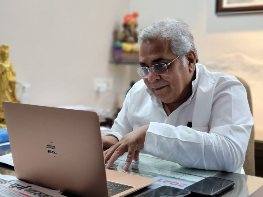 सीएम बघेल की वर्चुअल बैठक में बोले विधायक वोरा: प्रदेश सरकार कोरोना नियंत्रण में हो रही है सफल…. टीकों की कमी के लिए केंद्र सरकार जिम्मेदार