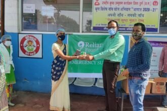 रिलायंस फाउंडेशन की पहल: पहले मास्क अब सेनिटाइजर और ग्लूकोज का वितरण