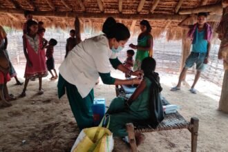 कोरोना योद्धा:अबूझमाड़ के बीहड़ क्षेत्रो में सेवा दे रही नारायणपुर की एएनएम कविता