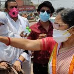 भिलाई कांग्रेस की अध्यक्ष तुलसी साहू के नेतृत्व में ब्लॉक अध्यक्षों ने अलग अलग क्षेत्रों में जरुरतमंदों को बांटी सब्जियां व दवाओं की किट