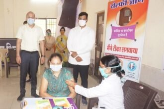 Vaccine reached Raipur Airport at 11.30 am and Kovid vaccine was given to the first Antyodaya beneficiary by 1.30 pm