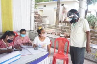 टीकाकरण में राष्ट्रीय शहरी आजीविका मिशन की महिलाएं निभा रही हैं महती भूमिका, रजिस्ट्रेशन से लेकर वेरीफिकेशन तक का कर रही है काम