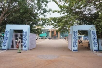 Increased parking area of Supela Hospital, awareness message of Kovid carved on the walls