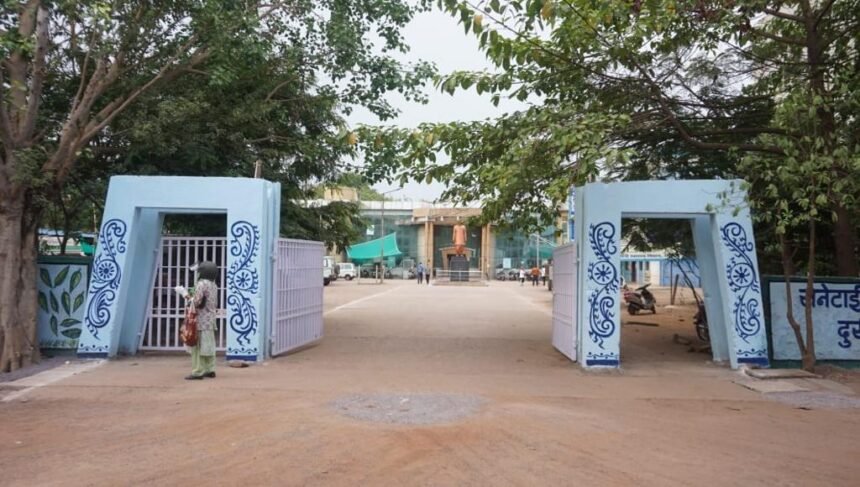 Increased parking area of Supela Hospital, awareness message of Kovid carved on the walls