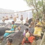 रावघाट में संचालित मोबाईल डिस्पेंसरी से सैकड़ों हो रहे लाभान्वित… 22 गांवों में पहुंचा रहे चिकित्सा सुविधा https://shreekanchanpath.com/archives/64245