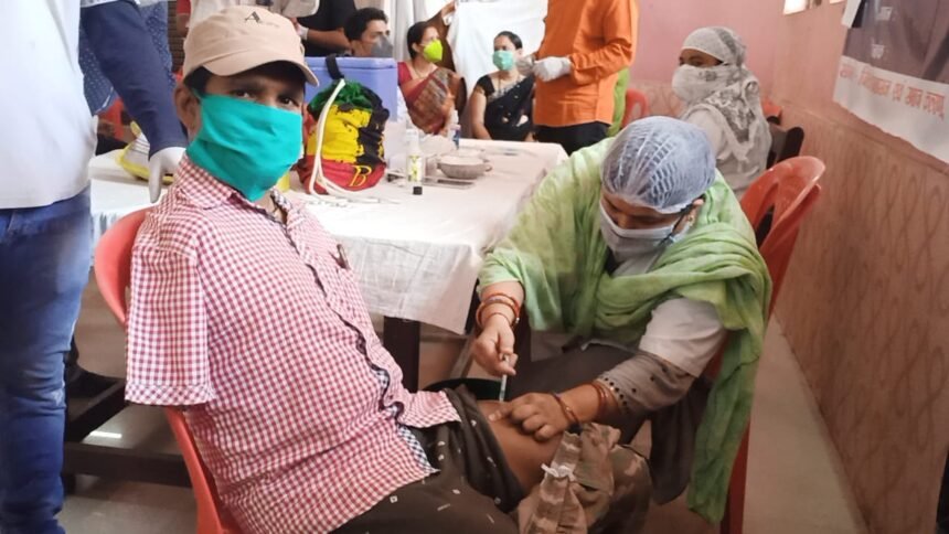 दिव्यांगों के लिए निगम ने लगाया विशेष टीकाकरण शिविर, सैकड़ों की संख्या में पहुंचे टीका लगवाने… दीगर जिलों से भी पहुंचे दिव्यांग