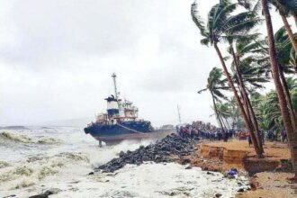 अरब सागर से बढ़ रहा 'तौकाते'