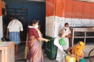 जिला कांग्रेस कमेटी भिलाई की अध्यक्ष तुलसी साहू ने लिया सरकारी उचित मूल्य की दुकानों का जायजा… लापरवाही न करने के दिए निर्देश