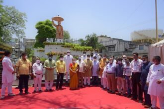 मुख्यमंत्री भूपेश बघेल ने राजीव गांधी चौक सौंदर्यीकरण का किया वर्चुअल लोकार्पण…. रायपुर स्मार्ट सिटी लिमिटेड ने राजीव गांधी की प्रतिमा को दिया भव्य स्वरूप