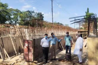 शंकर नाला के ढ़लाई कार्य का निरीक्षण करने पहुंचे विधायक वोरा, कहा- मुख्य सड़क सौंदर्यीकरण मालवीय नगर चौक तक पहुंचा…. जनता को जल्द मिलेगी धूल मुक्त सड़क की सौगात