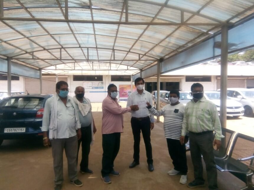 तय समय से पहले खोला दुकान, स्पर्श ऑटोमोबाइल पर लगा 26 हजार का जुर्माना…. नियमों की अवहेलना करने वाले 06 लोगों से वसूला गया 27700 अर्थदण्ड