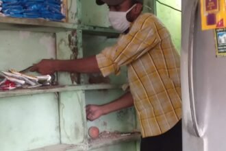 लॉकडाउन में बंद किराना दुकानों में बढ़ी चूहों की संख्या… रेट स्नेक ने किराना दुकान को ही बना लिया अपना आशियाना… नोवा नेचर ने किया रेस्क्यू