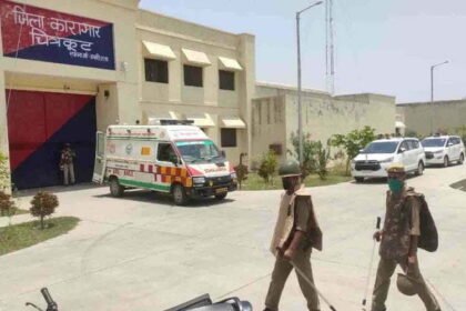 चित्रकूट जेल के अंदर कैदियों के बीच चलीं गोलियां, दो की मौत
