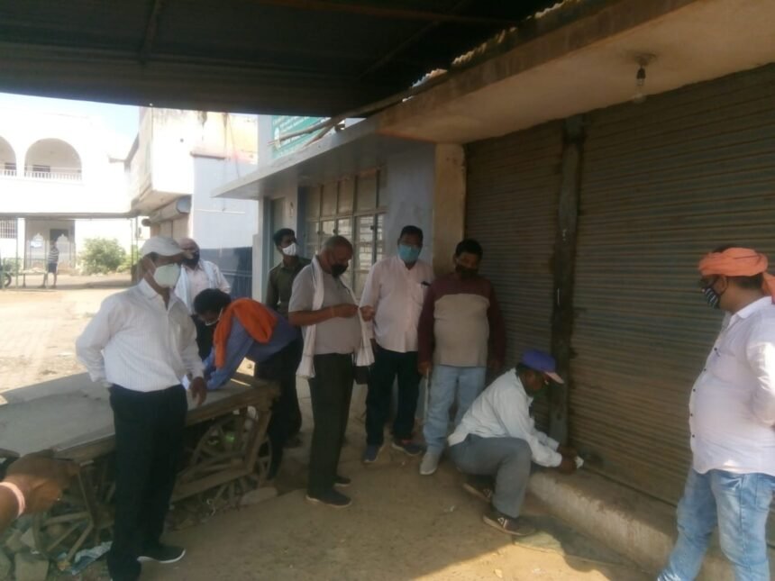 Even after explaining, he was giving the goods by opening the shop…. Corporation sealed shop… .. Mobile team is taking strict action against those who violate the rules