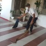 जिला कांग्रेस भिलाई अध्यक्ष तुलसी साहू के घर निकला 6 फीट लंबा सांप… आंगन में टहतले समय पड़ी नजर… नोवा नेचर के सदस्य ने किया रेस्क्यू